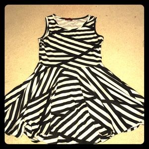 Cute black and white summer dress!